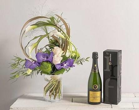 Flowers and champagne with Interflora